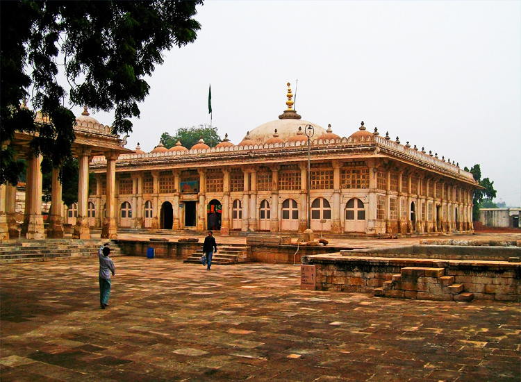 Sarkhej Roza Mosque in Ahmedabad, Gujarat